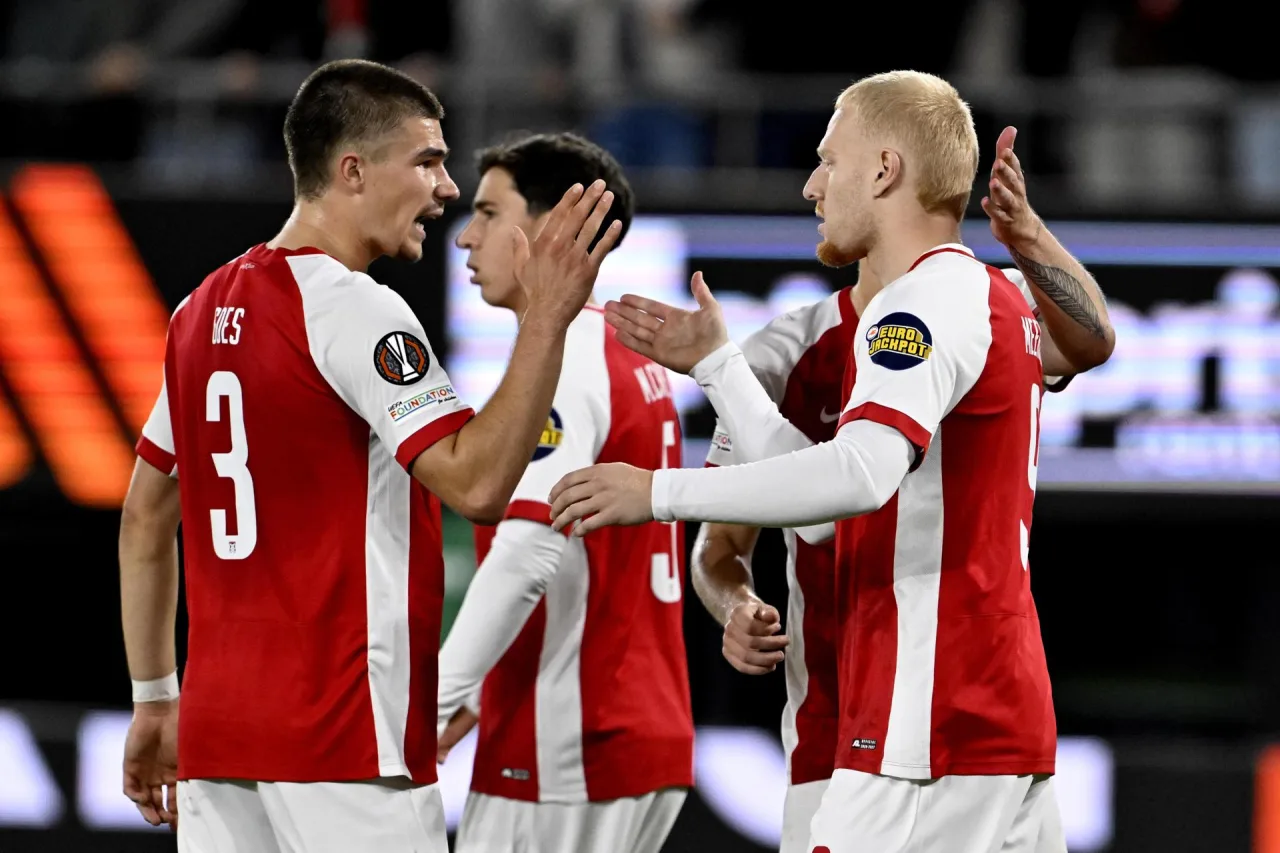 Mexx Meerdink decide e AZ Alkmaar vence na Conference