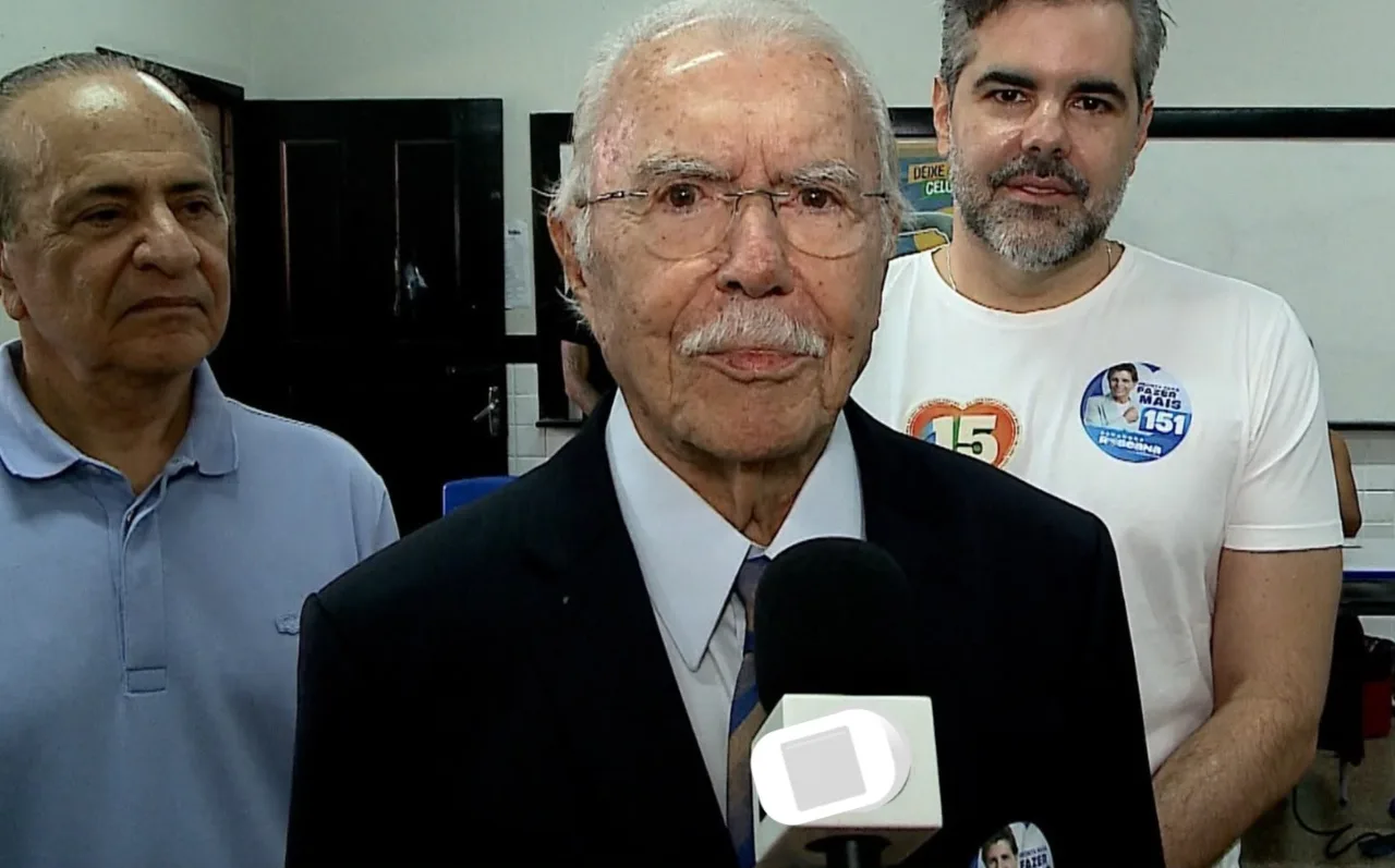 José Sarney vota em São Luís e destaca relevância da democracia