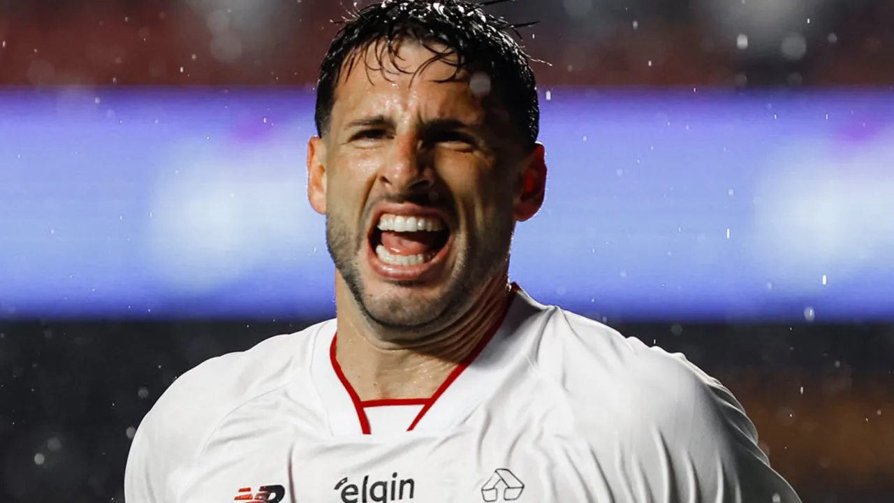 São Paulo domina, Calleri decide e garante vitória sobre o Vitória