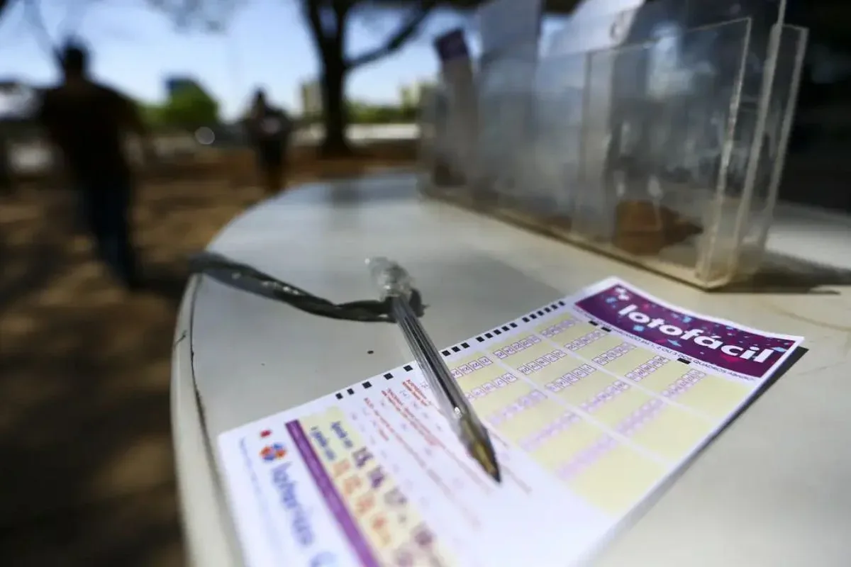 Confira o resultado da Lotofácil 3806, sorteada hoje (16/10)
