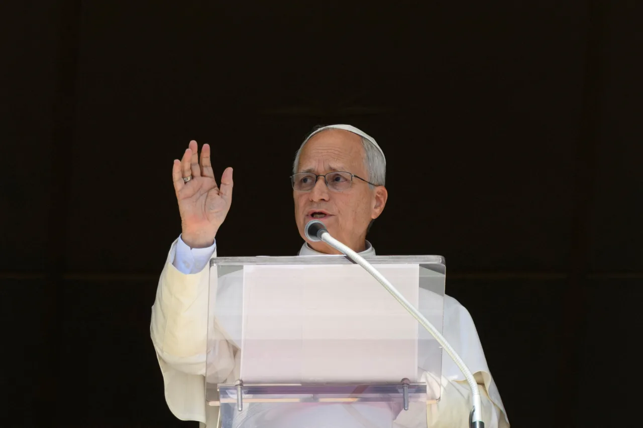 Quem comanda a Igreja Católica durante a recuperação do papa Leão 14 após a cirurgia contra câncer?