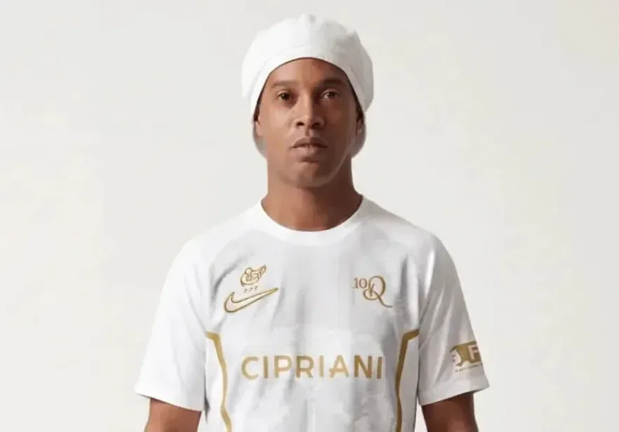 Ronaldinho volta ao futebol após 11 anos e vira negócio para clube italiano