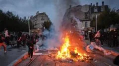 Quase mil pessoas são presas após confrontos em mais um dia de protestos em massa na França