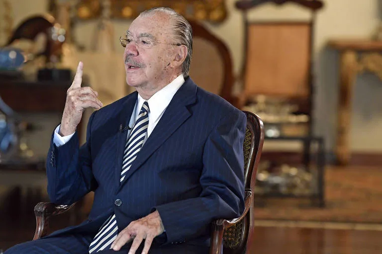 José Sarney segue internado na UTI em São Luís