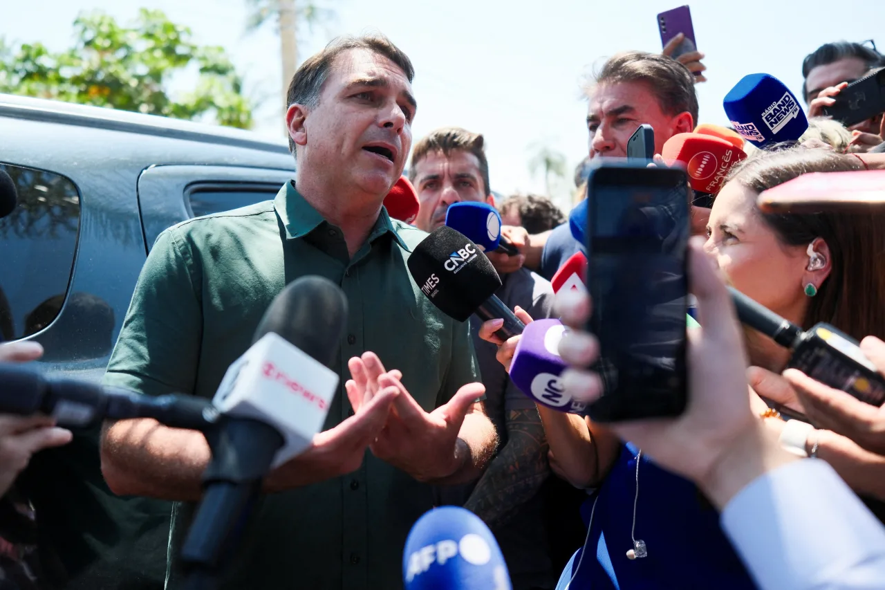 Crítico da PEC do fim da 6x1, Flávio declara voto a favor da proposta: 'Vontade da maioria do povo'