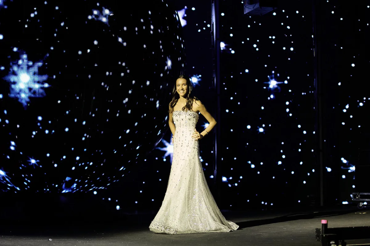 Junior Santaella traduz elegância em vestidos de 15 anos para Marita Estevão