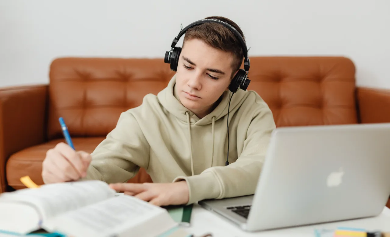 Como usar a IA para estudar? Especialista explica