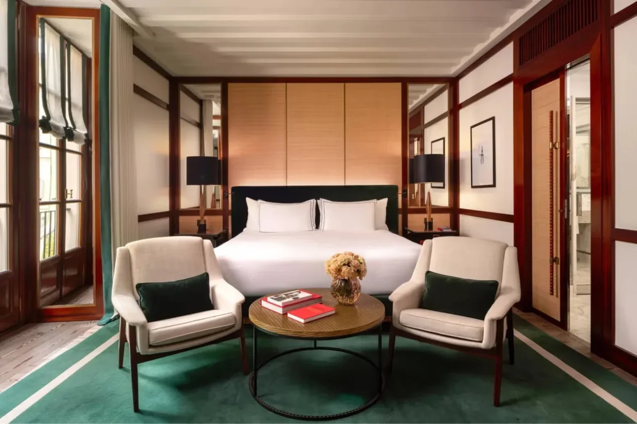 Por que os espelhos de corpo estão sumindo dos quartos de hotel