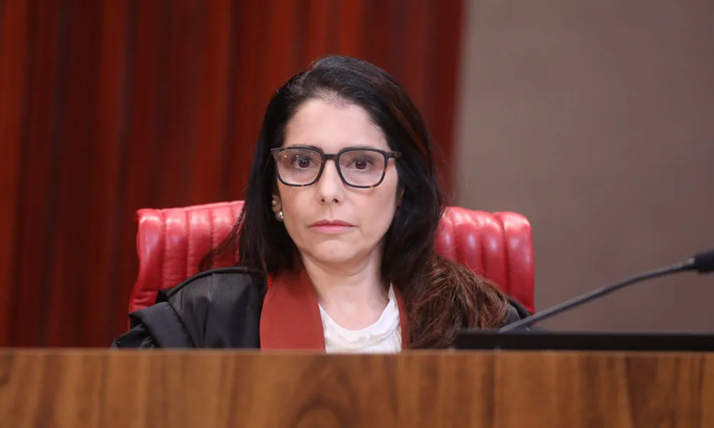 Ministra do TSE que vetou púlpito vazio em debate já declarou voto em Lula; assista