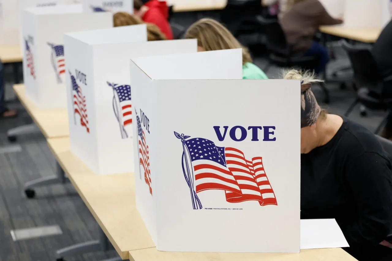 Entre tarifas e guerras, eleitorado de Trump está insatisfeito às vésperas das midterms