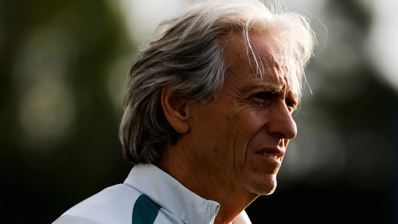 Jorge Jesus nega desculpas a CR7, mas abre portas para volta do craque