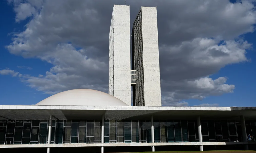 Entenda se Fernando Henrique era de direita ou esquerda no cenário político brasileiro