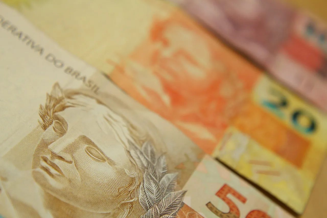 O que o FMI prevê para a economia brasileira em 2027, e os desafios para retomar crescimento