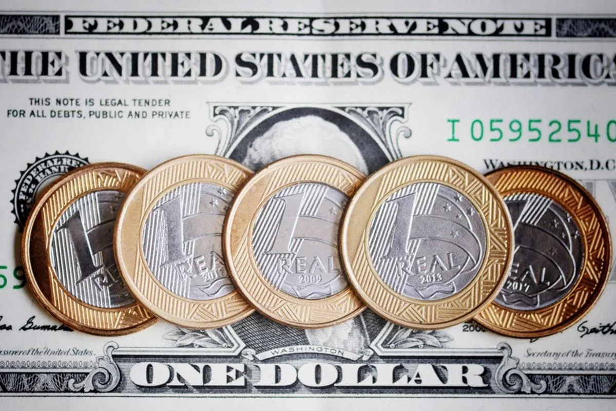 Dólar abre cotado a R$ 5,01 nesta 4ª em meio à cautela dos mercados