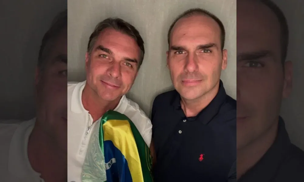 Eduardo publica foto com Flávio: ‘Não desistiremos do Brasil’