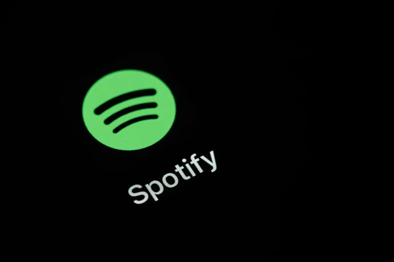 Músicas de IA no Spotify: aprenda a identificar e limpar o seu feed