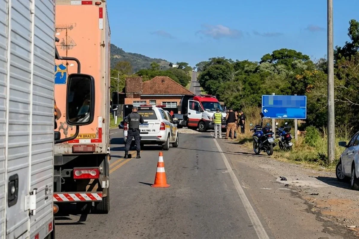 Professora morre em acidente de moto ao atropelar cachorro em rodovia