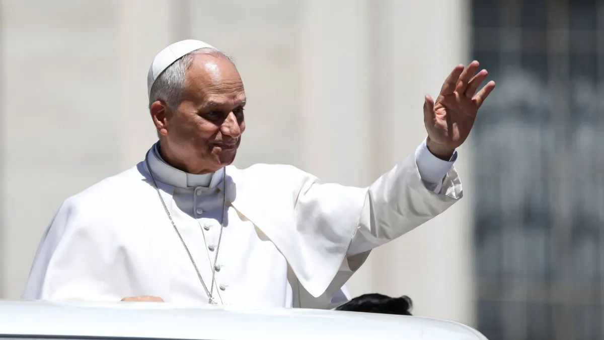 Papa Leão XIV “passa bem” após cirurgia para tratar câncer, diz Vaticano