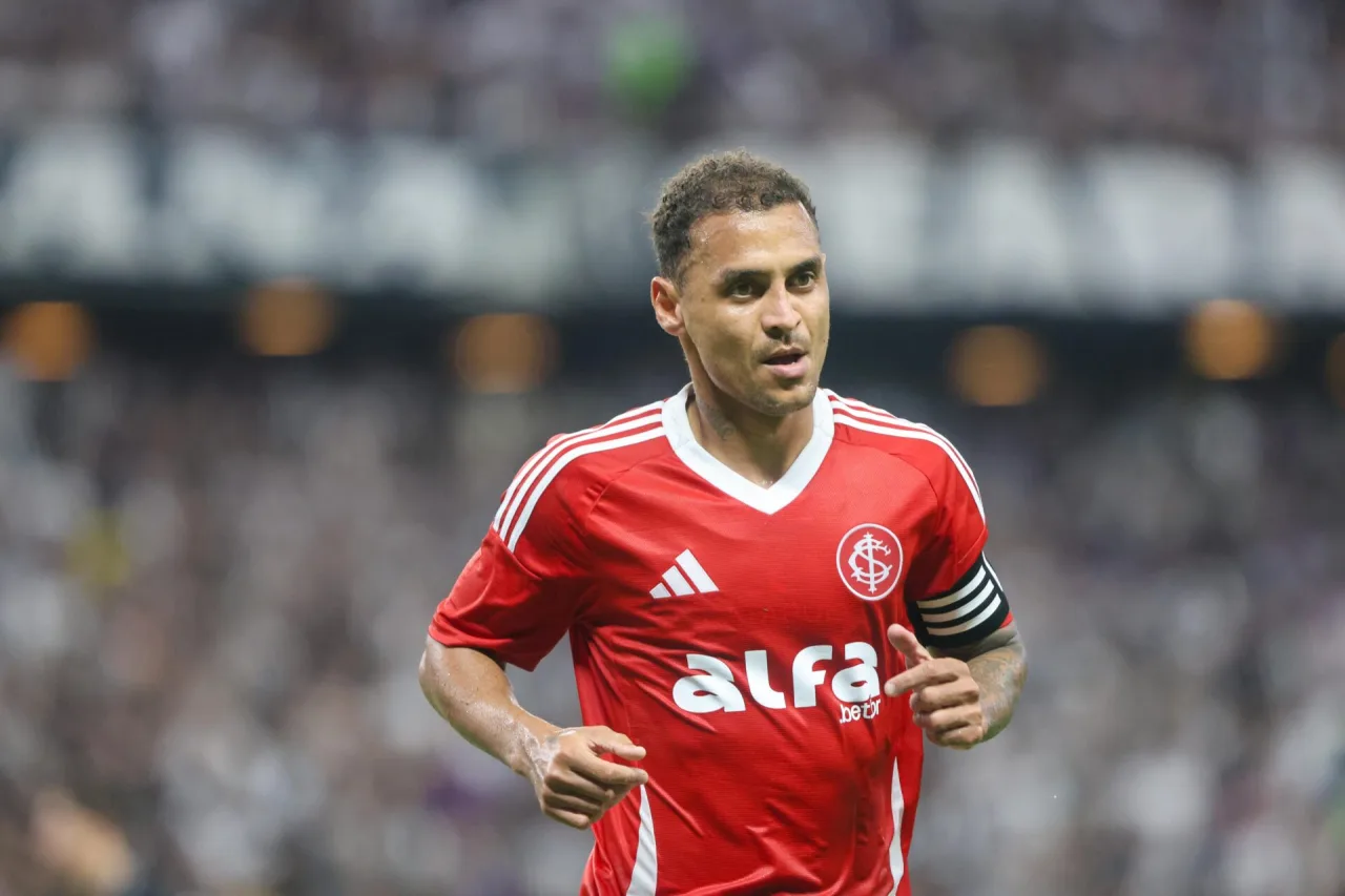 Alan Patrick volta a treinar no Internacional e pode enfrentar o Botafogo