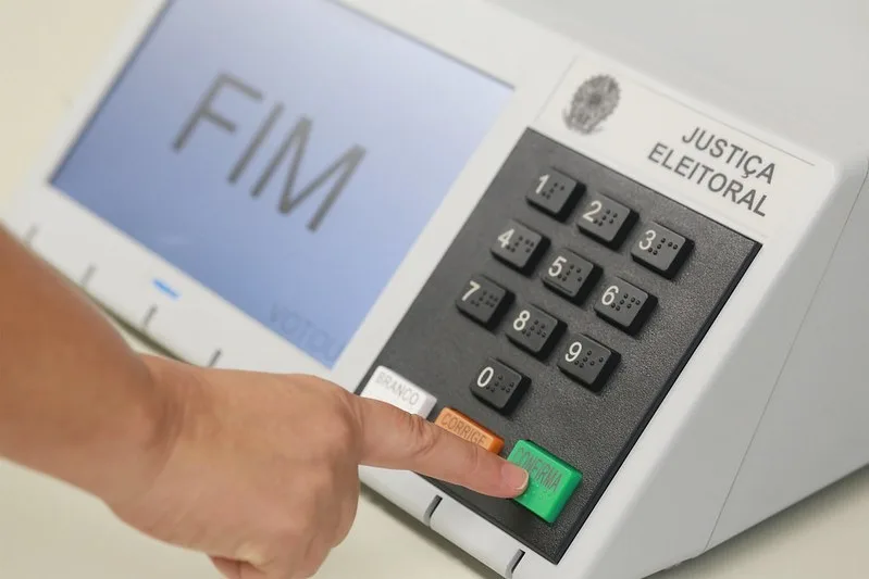 Entenda como funciona a engenharia por trás da urna eletrônica em 5 tópicos