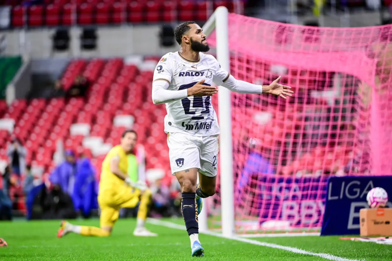 Juninho marca duas vezes e Pumas volta a vencer na Liga Mexicana