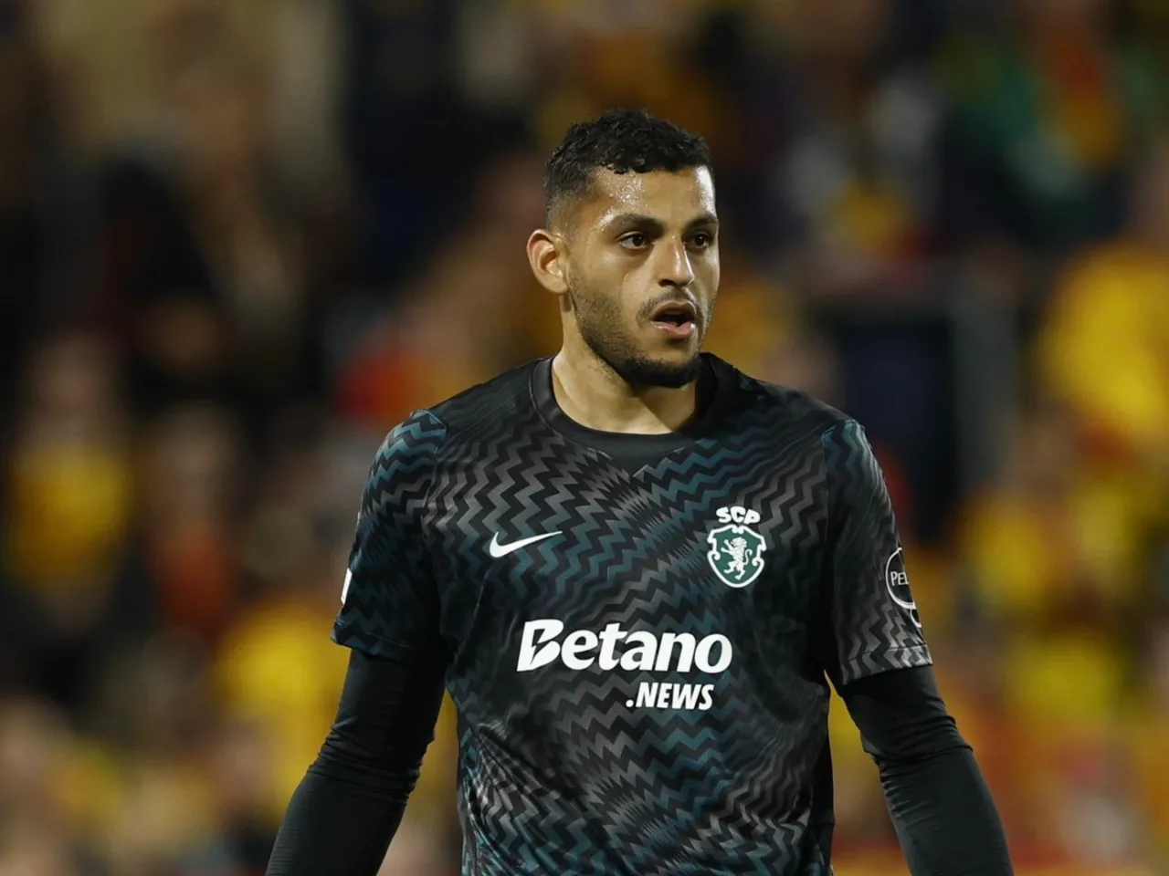 Ex-goleiro do Palmeiras estreia na Champions, fecha o gol e ganha elogios
