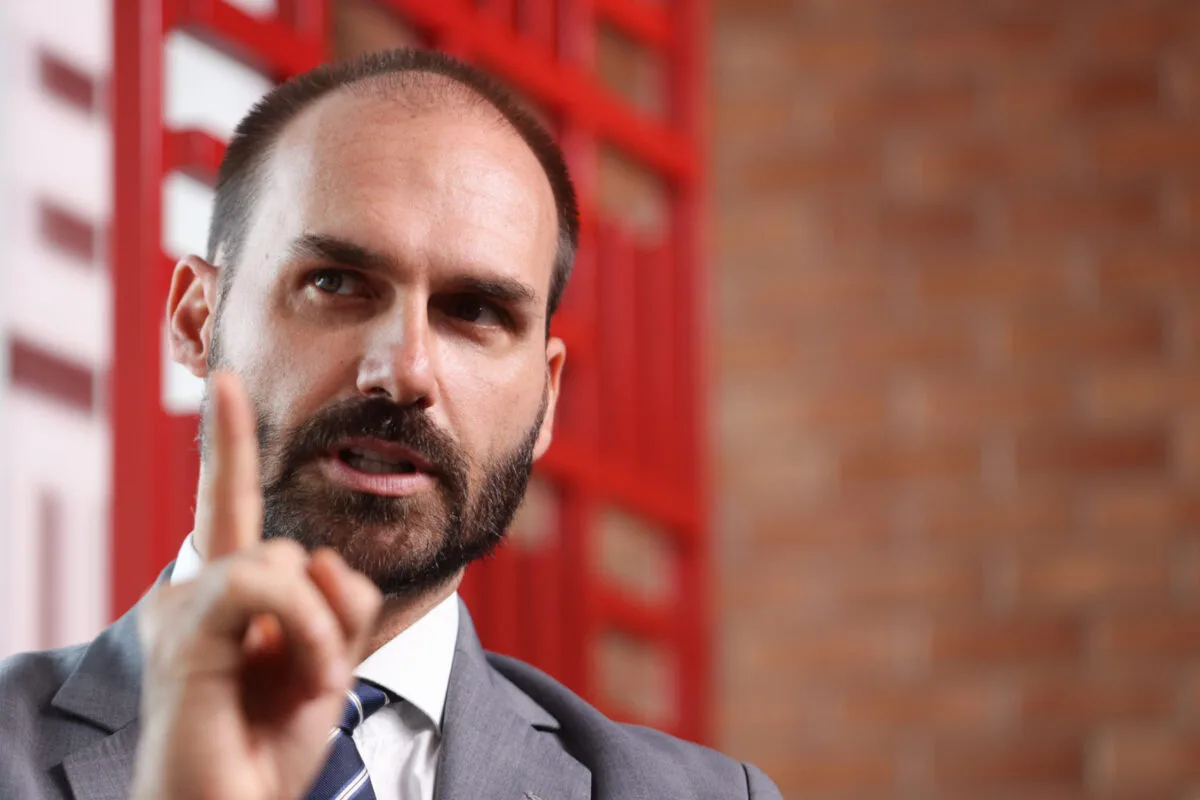 Eduardo mostra comemoração em Miami com a "virada" de Flávio na apuração