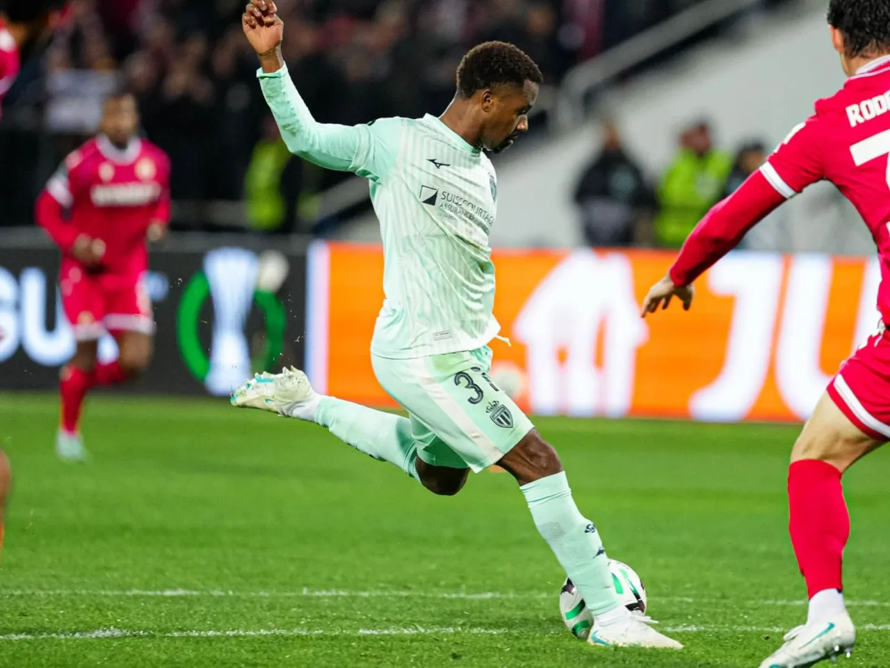 Monaco de Filipe Luís vence em estreia na Conference League