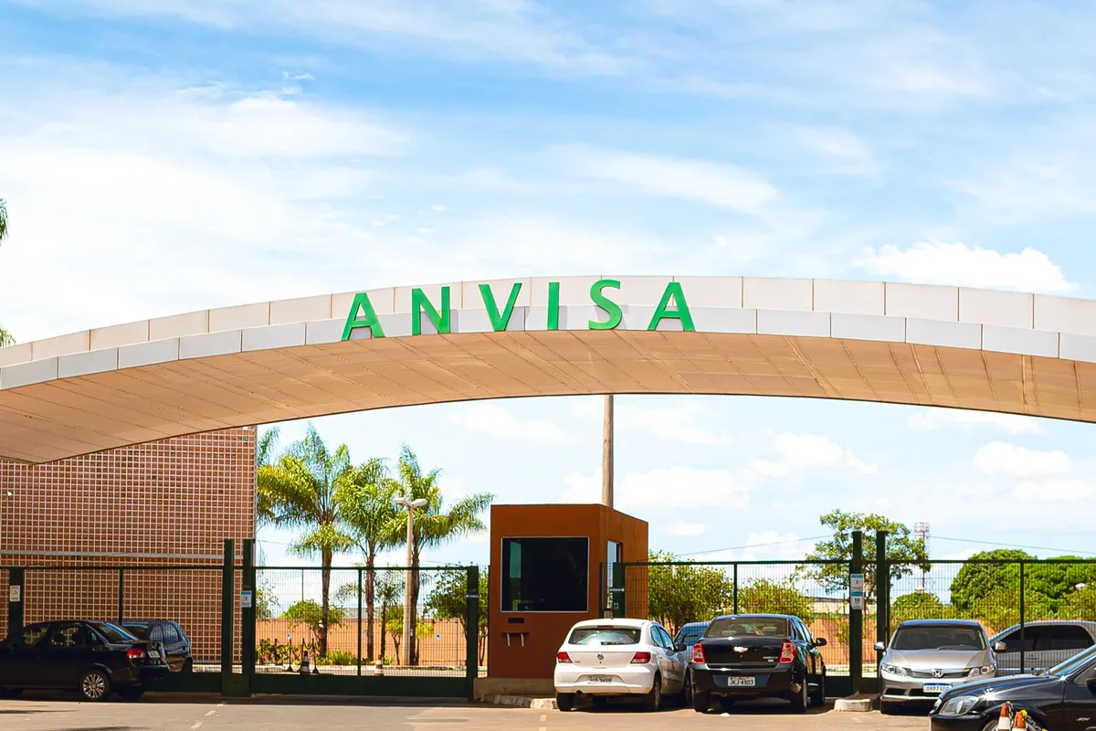 Anvisa recolhe lote de linguiça com bactéria que causa infecção grave