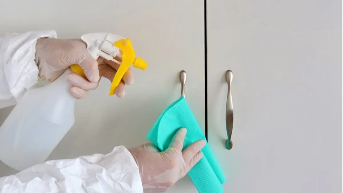 Saiba como limpar joias de prata com bicarbonato, sal e papel alumínio