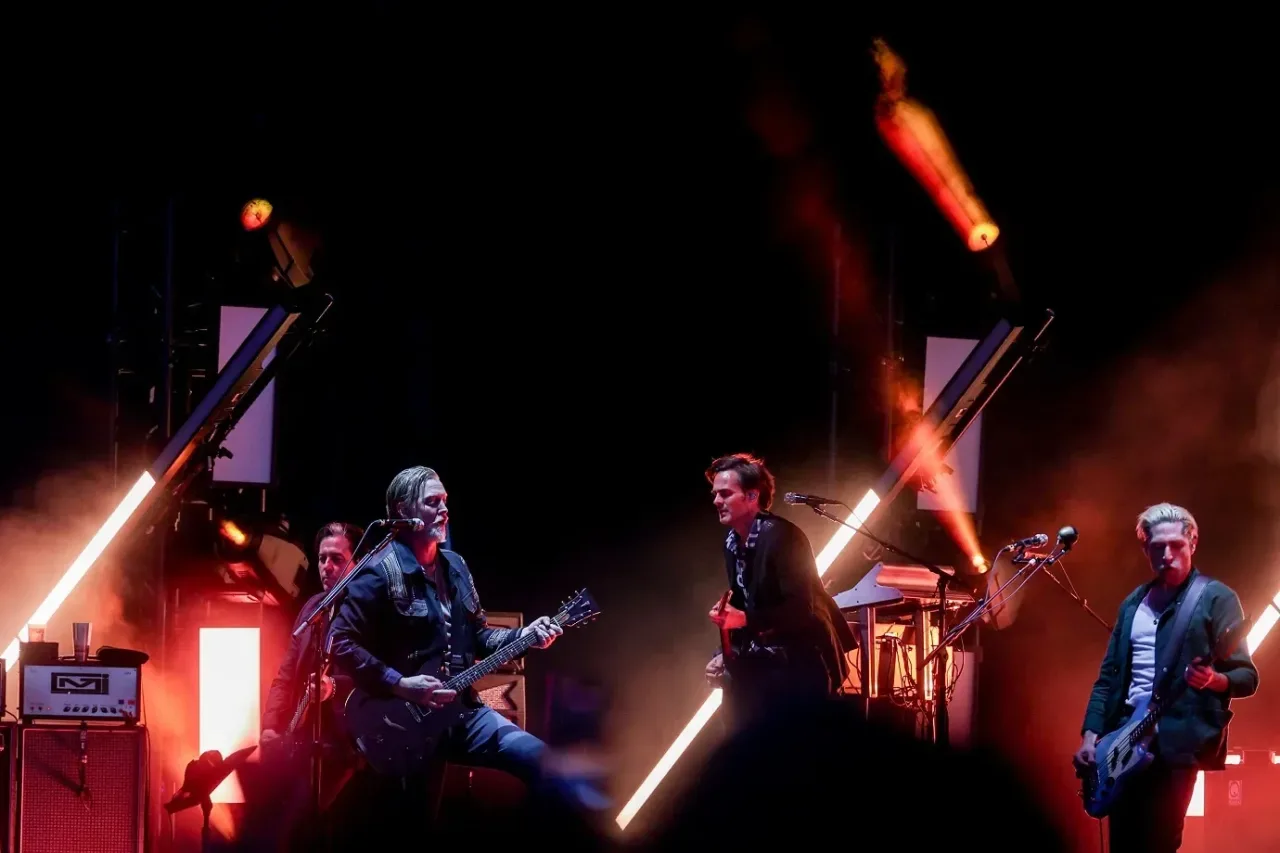 Que dia o Queens of the Stone Age toca no Lollapalooza 2027? Veja a data