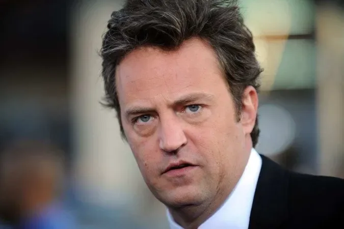 ‘Aquele Sobre Matthew Perry’ é um mergulho sobre fama, vício e solidão