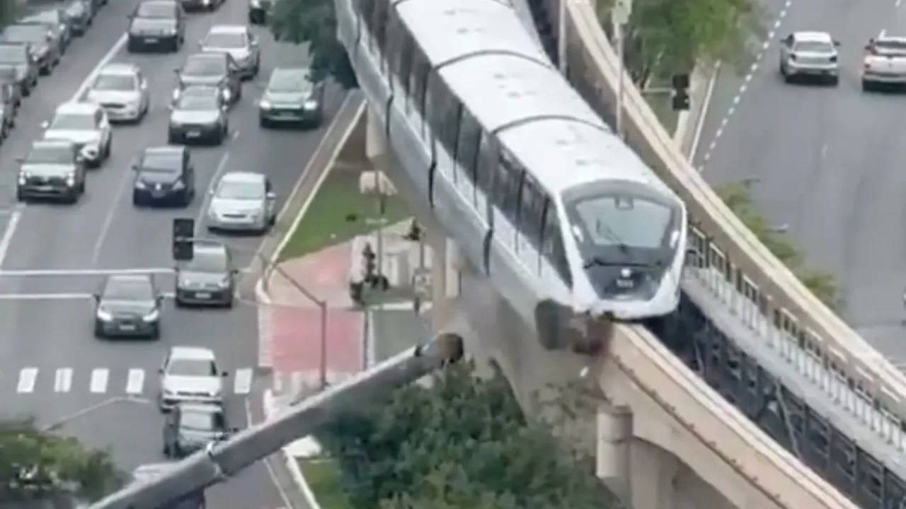 Guindaste tomba sobre trem da Linha 15-Prata em SP