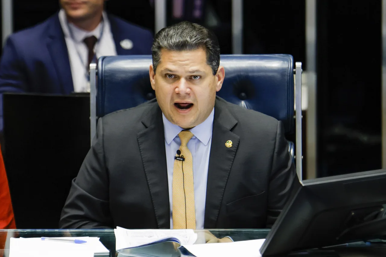 Alcolumbre retira PEC da Segurança Pública da pauta