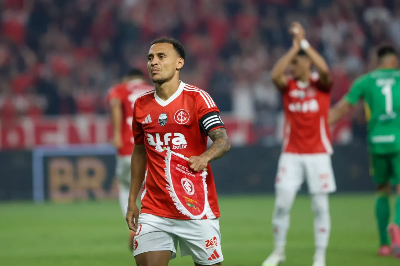 Alan Patrick fará exames após sentir incômodo muscular no Gre-Nal